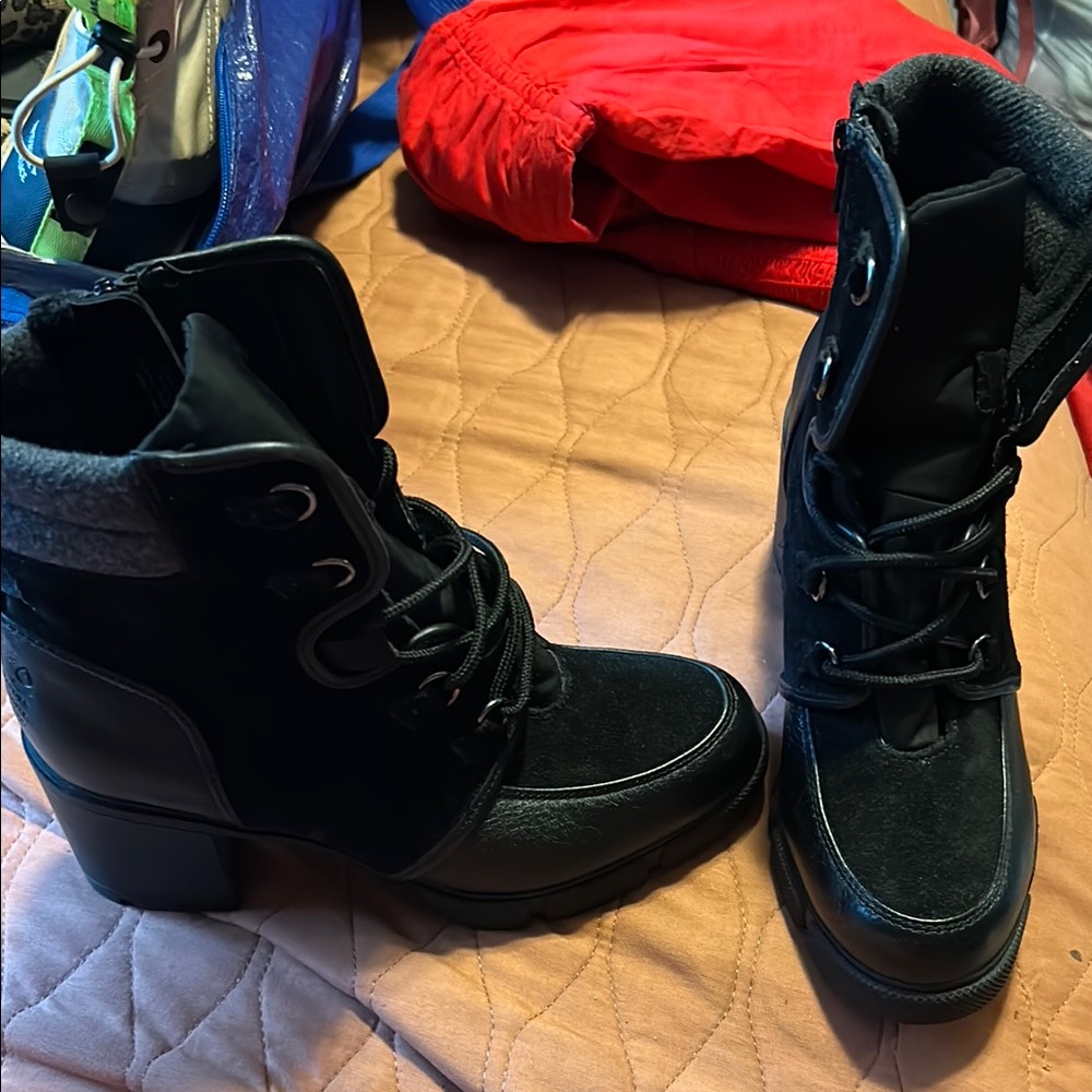 Naturalizer Black Lace Up Boots with Comfort Fit